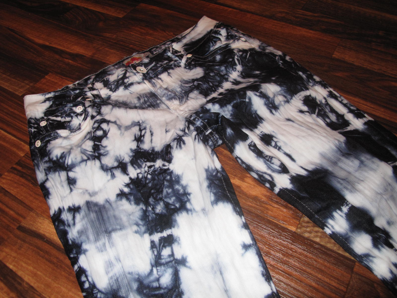 Nuvany Nice: DIY: Tie Dyed My White Jeans